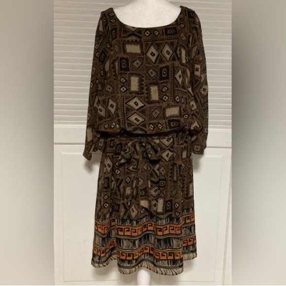 Signature by Robbie Bee  Women’s Dress with sachse belt. Plus Size 18 - Picture 2 of 10